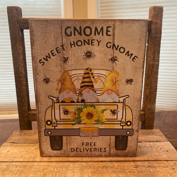 Gnome Sweet Honey Gnome Farmhouse Sign, Honey Bee Gnome Sign, Farmhouse Decor - Picture 5 of 13